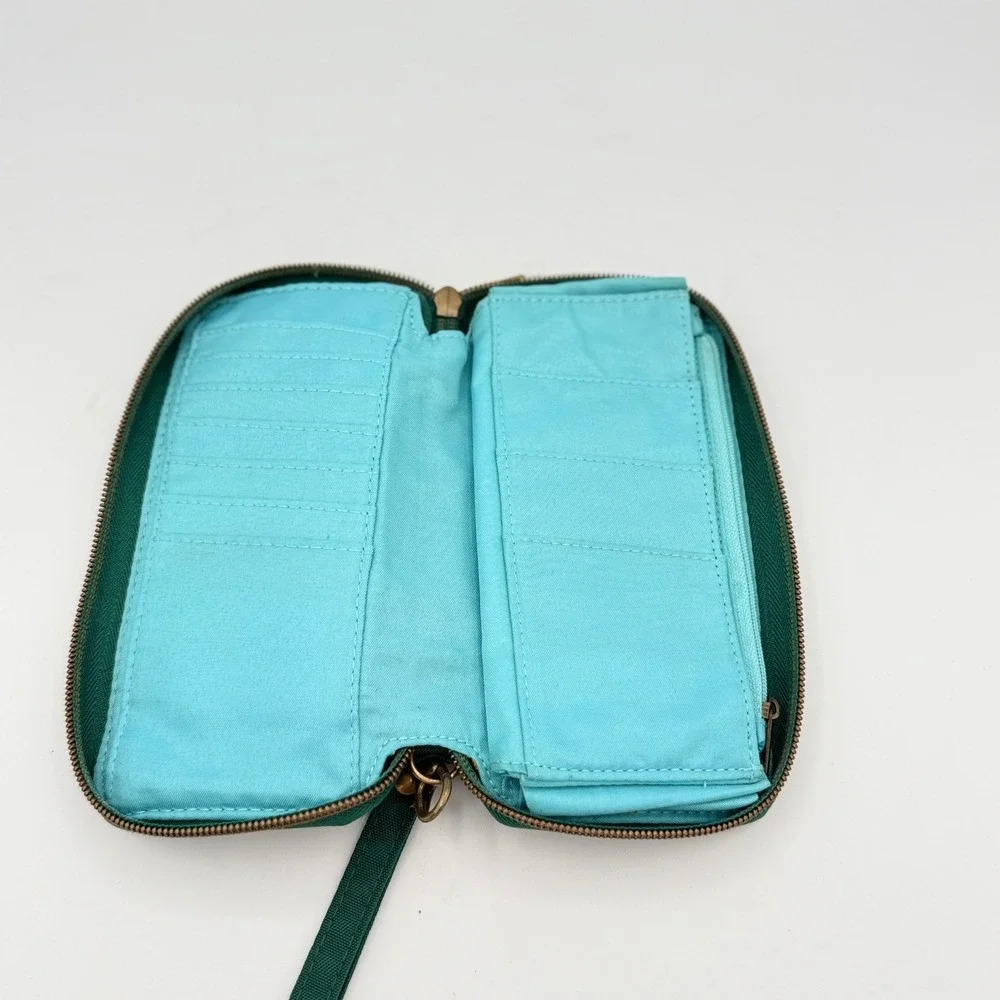 Travelon RFID Blocking Wristlet Wallet Womens Green Nylon Zip Around Clutch
